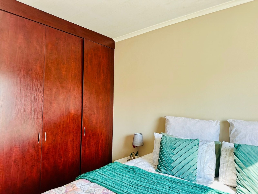 2 Bedroom Property for Sale in Lower Bo-dorp North West